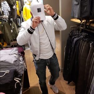 Meet your Posher, Aramis